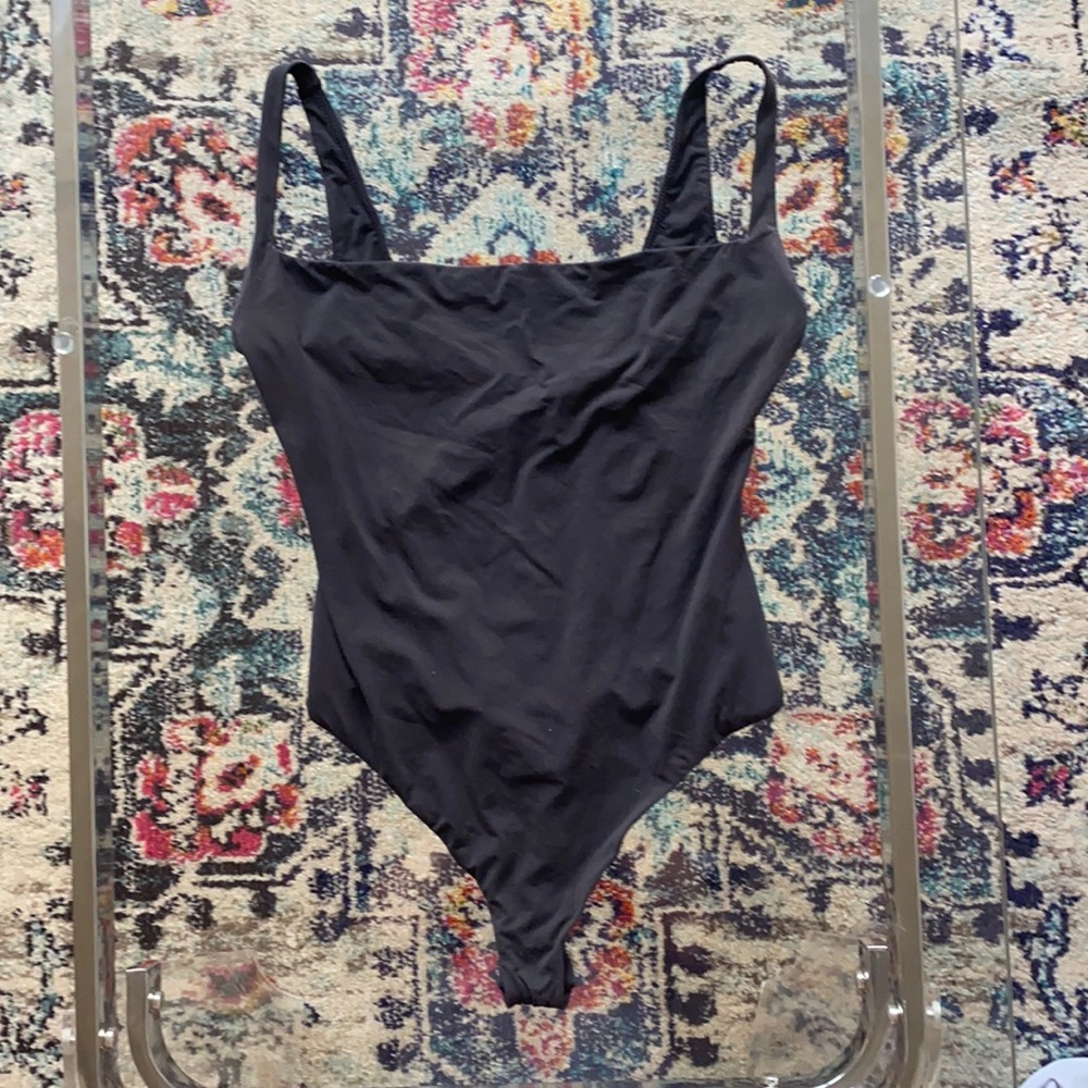 NWOT Skims Fits Everybody Bodysuit size M